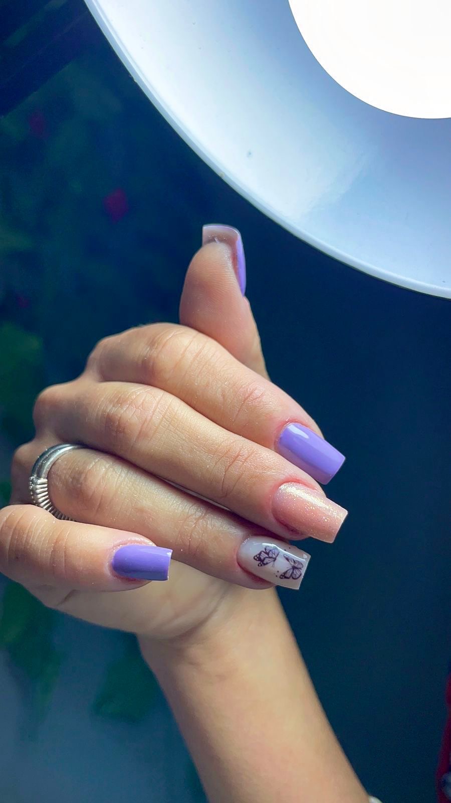 Nail art com borboletas, feita no Divina Mulher Studio